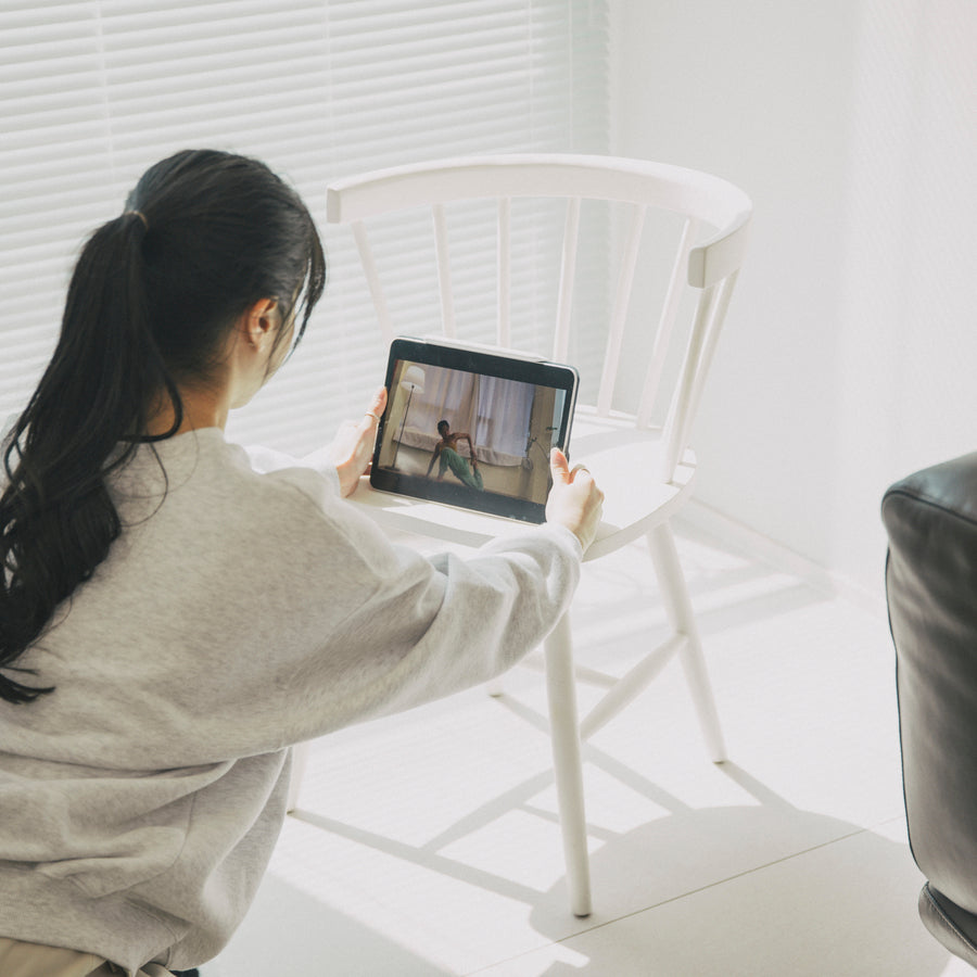 FreeAngle Slim – Highly Adjustable, Sleek Stand & Smart Cover for iPad